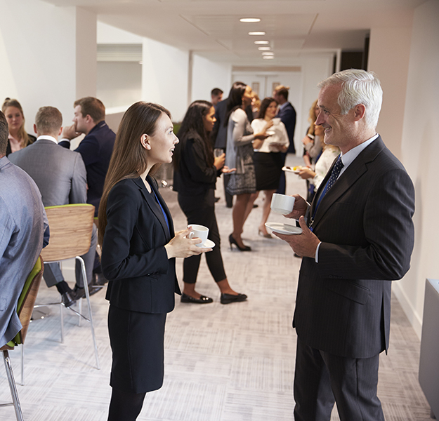 Chamber Solution 1 delegates networking during coffee break at confer PHS6JTX 1